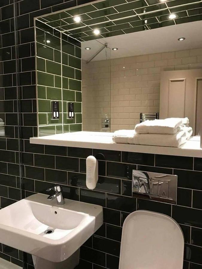The George Hotel Wetherspoon Brecon Buitenkant foto