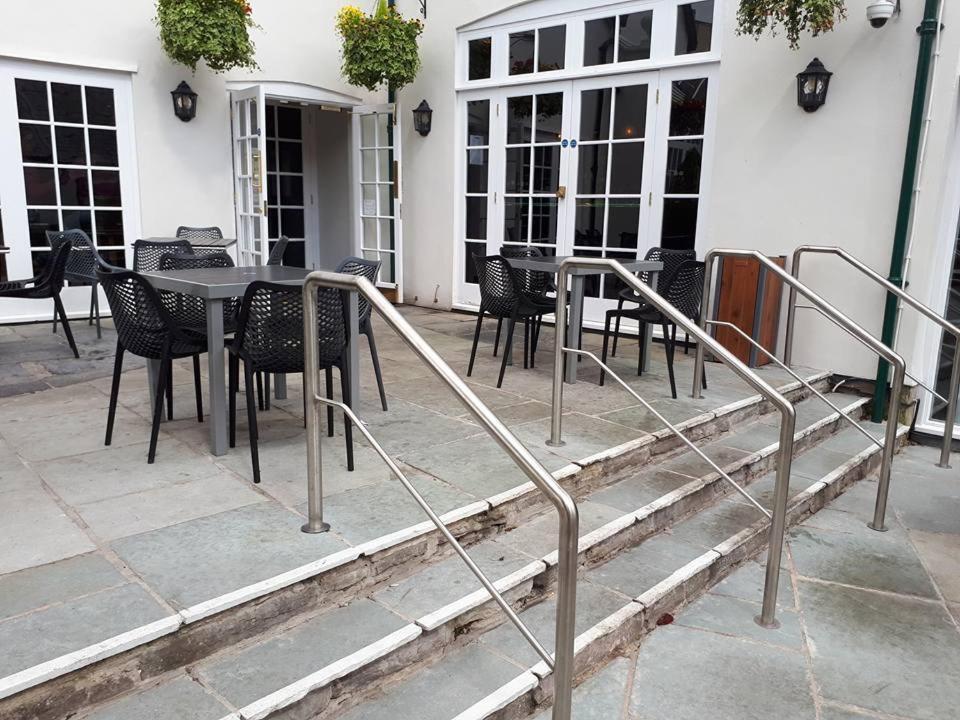 The George Hotel Wetherspoon Brecon Buitenkant foto