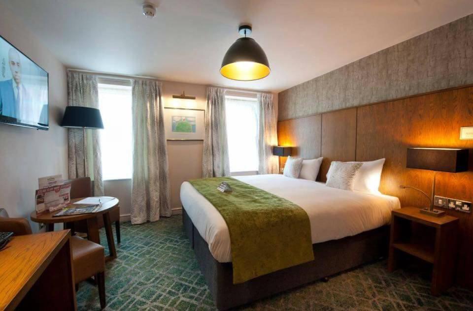 The George Hotel Wetherspoon Brecon Buitenkant foto