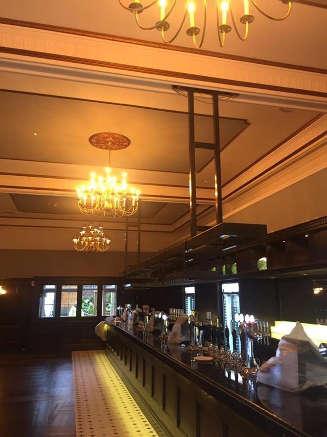 The George Hotel Wetherspoon Brecon Buitenkant foto